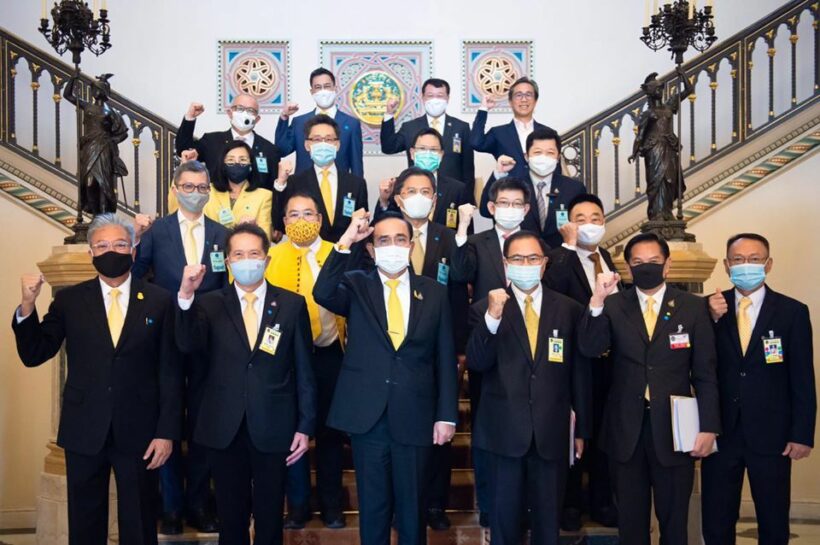 ประยุทธ์ ชูมือนำทีมเศรษฐกิจชุดใหญ่ ฟื้นฟูเศรษฐกิจหลังโควิด-19 | The Thaiger