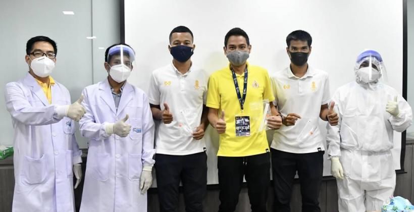 ทีมงานและนักเตะตรวจโควิด ก่อนศึกฟุตบอล RAYONG KICK OFF พรุ่งนี้ | The Thaiger