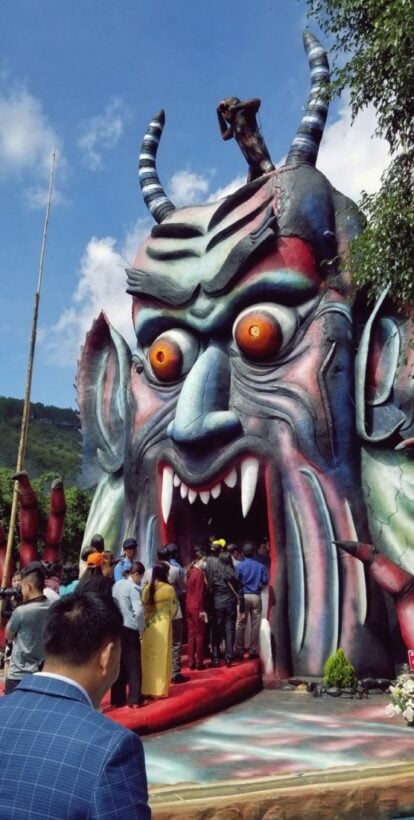 Lâm Đồng: Khu du lịch Quỷ Núi gây phản cảm vì có nhiều tượng quái dị, dâm dục | News by Thaiger