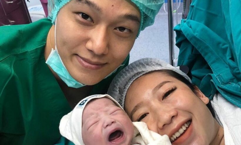 คลอดแล้ว! น้องดาริน ปาร์ค ลูกสาวคนแรก จงเบ K-OTIC และภรรยา | The Thaiger