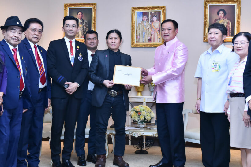 อนุทิน รับข้อเสนอสมาพันธ์เครือข่ายคนบันเทิงฯ เยียวยาโควิด-19 | The Thaiger