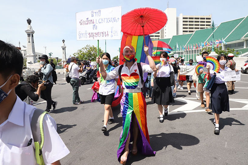 Bangkok sees first ever student-led LGBT pride march – VIDEO