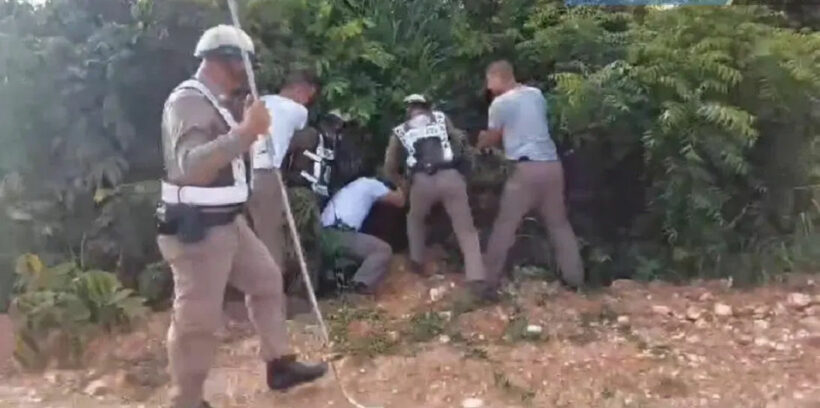 Chon Buri police arrest knife-wielding man allegedly high on methamphetamine - VIDEO | News by Thaiger