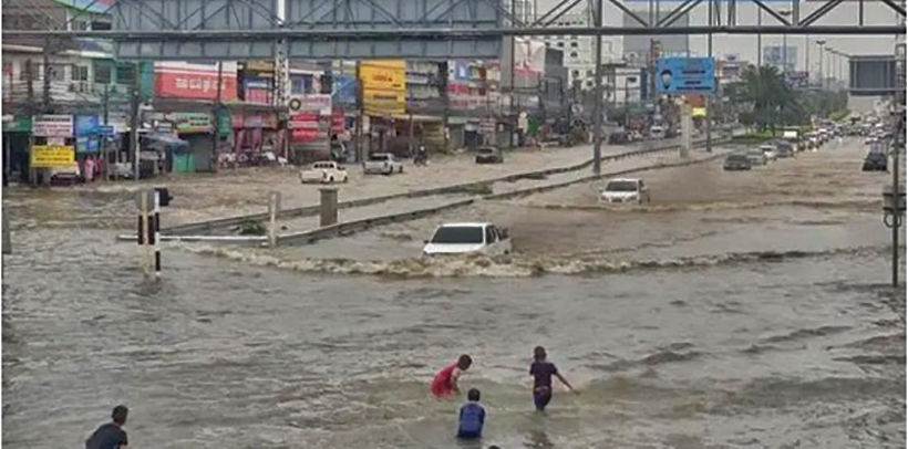 Massive flash flood brings Pattaya to a crawl