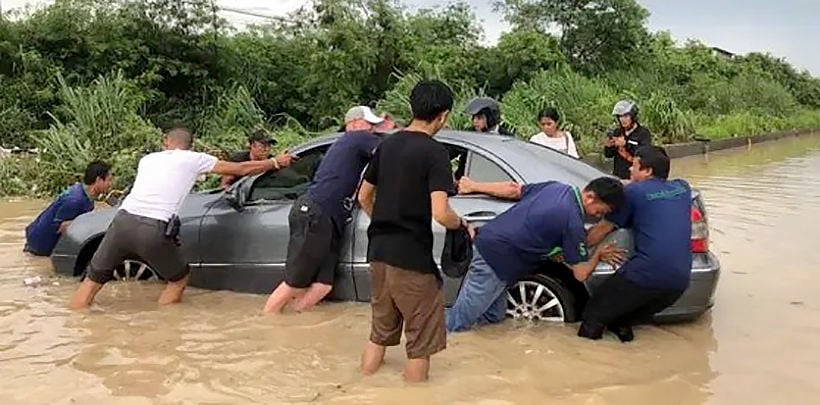 Pattaya mayor on the defensive over recent floods