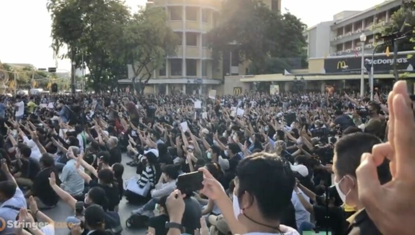 Huge anti-government protest at Bangkok’s Democracy Monument