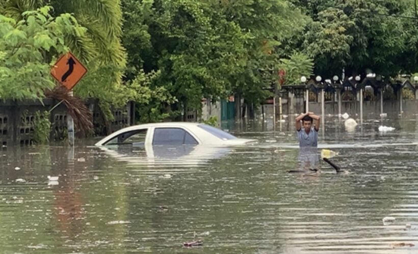 Sudden downpour floods Pattaya’s main roads