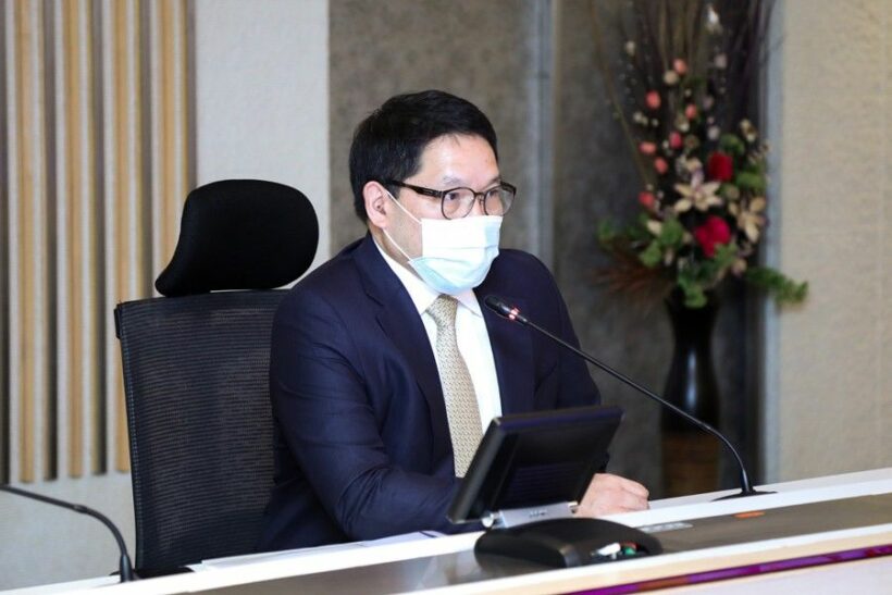 ธนกร ร่ายยาว 15 ผลงานคลังยุคอุตตม | The Thaiger