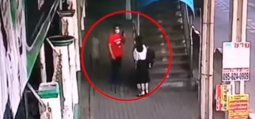 ล่าตัวหนุ่มโรคจิตล่อลวงนร.หญิง โชว์ของลับหน้าโรงเรียนสตรีดัง | The Thaiger