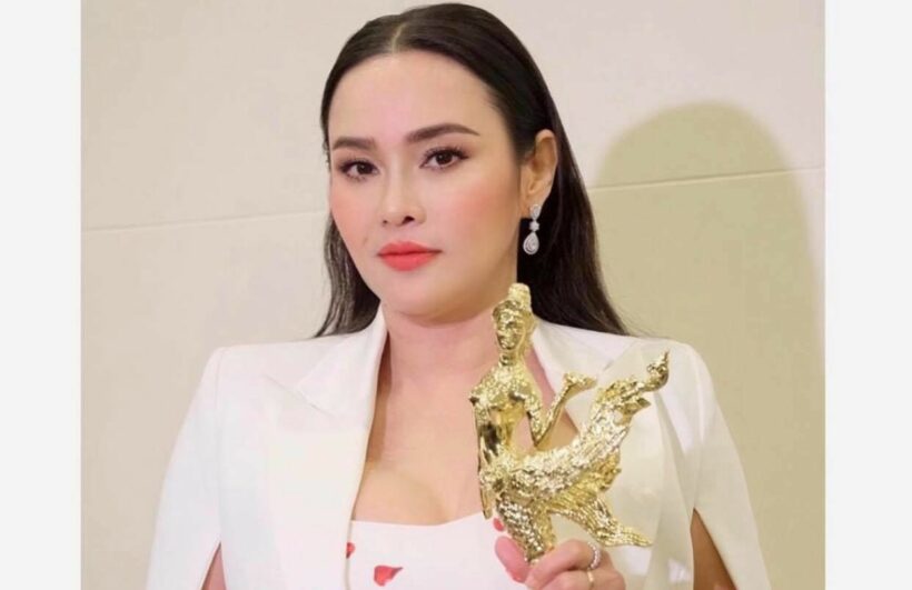 ใหม่ โพสต์แล้ว หลังดราม่าไม่มีชื่อเข้าชิงรางวัลนาฏราช | The Thaiger