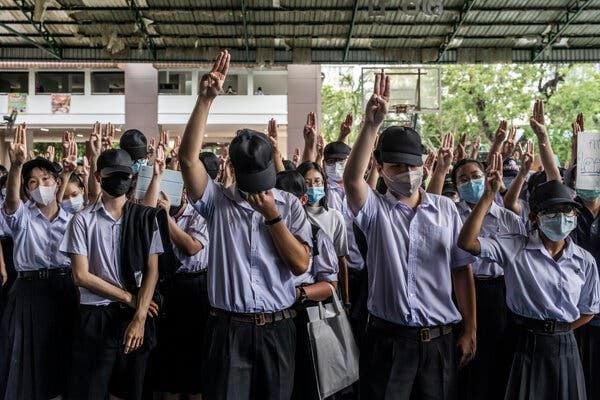 Phuket student protests and is flunked as “not loyal to the nation”