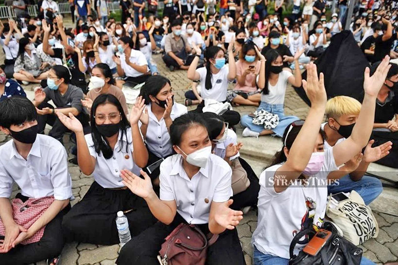 Chulalongkorn students vow to protest despite last-minute ban