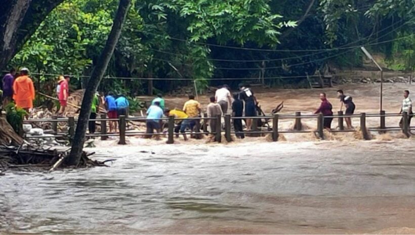 Floods cut off the main road between Chiang Mai and Chiang Rai