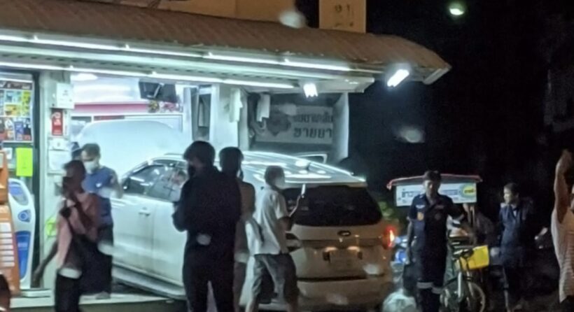 Welcome to 7-Eleven – Ford injures 5 people as it crashes though Bangkok shop