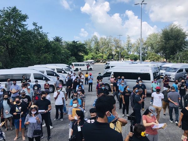 Phuket drivers, tour operators ask Toyota for loan grace period