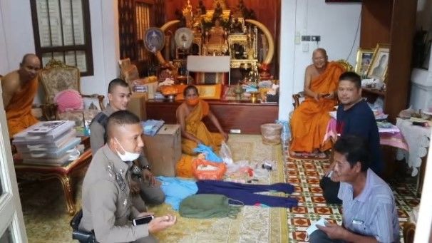 Phuket man arrested for posing as a monk, asking for money