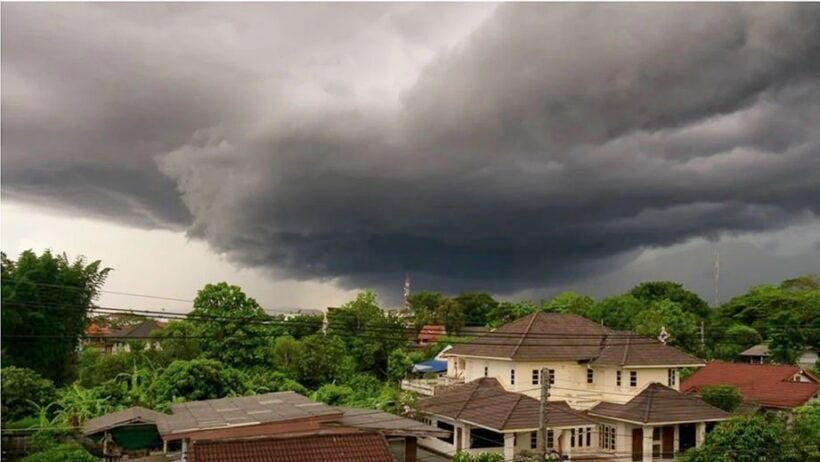 Heavy rains expected in Northern Thailand. ‘Higos’ reaches China’s coast.