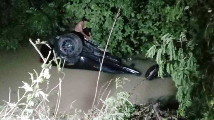 4 people drown after SUV careers into canal in Chon Buri