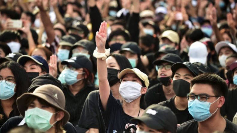 Bangkok police urge drivers, pedestrians, to avoid Parliament area ahead of today’s protest