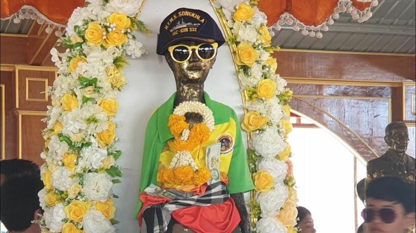 Tourists flock to Sichon temple, worship a spirit known for granting wishes