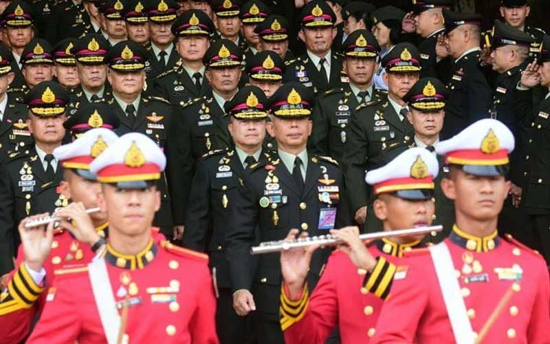 New army chief declares he’ll protect Thailand’s monarchy and restore peace