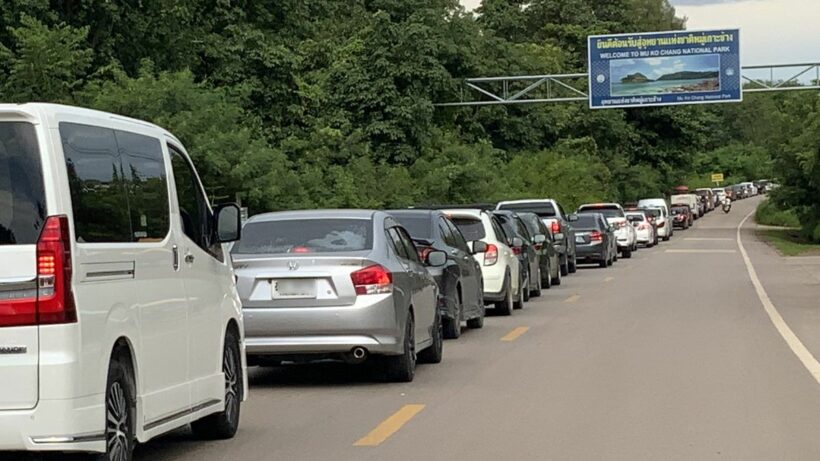 Thousands head to Koh Chang, 3 hour wait for island ferry