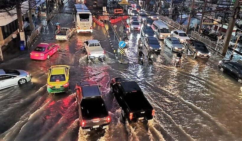 Police ordered to keep traffic moving after heavy flooding during Bangkok’s peak