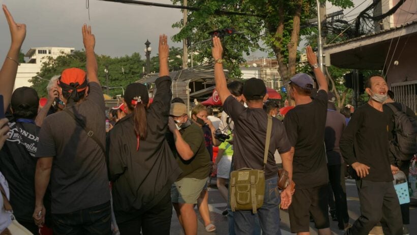 Police stop protesters as they march towards Government House in Bangkok - PHOTOS | News by Thaiger