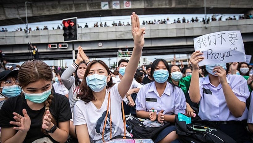 teens protest thailand