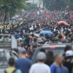 Police stop protesters as they march towards Government House in Bangkok &#8211; PHOTOS | Thaiger