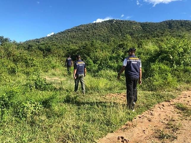 Prachuap Khiri Khan blocks borders with barbed wire after Covid-19 reports in Myanmar