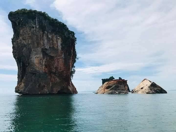 Large “chunk” breaks off Krabi island, damaging coral reef at popular dive site