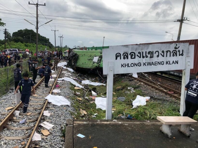 Expert says all rail crossings should be upgraded after fatal train-bus collision