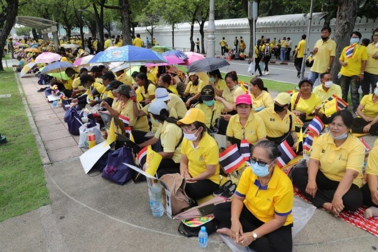 Royalists take over the protest route to make way for Royal motorcade