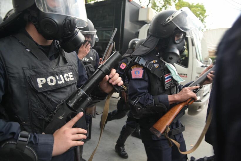 6 protesters shot with live rounds in Bangkok, but police deny the claims