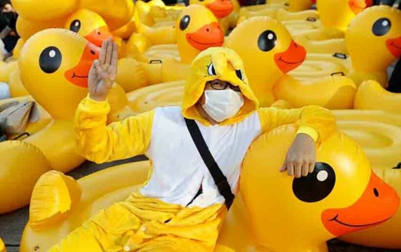 Yellow ducks dominate at Bangkok pro-democracy rally