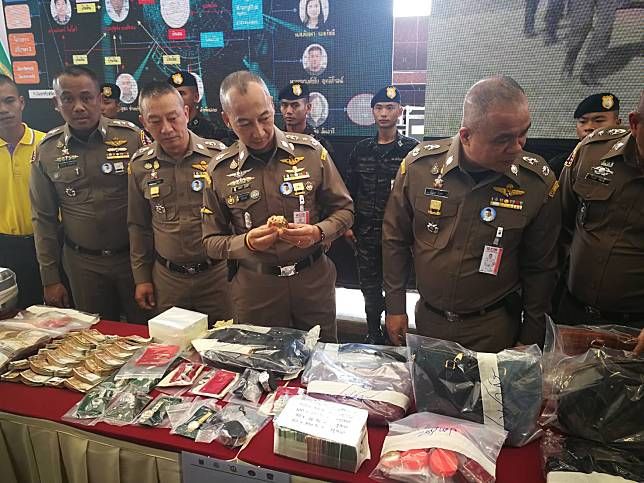 9 arrested for allegedly embezzling more than 2.8 billion baht from Railway Club Cooperative funds