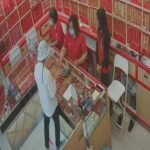 Alleged robber drops ID card while running off with 110,000 baht in gold | Thaiger