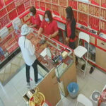 Police were waiting at the thief&#8217;s home after a bungled Bangkok gold shop robbery | Thaiger