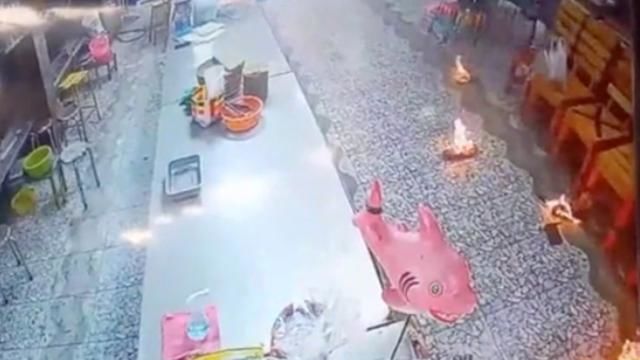 Man sets himself on fire at Chon Buri market, 3 others injured