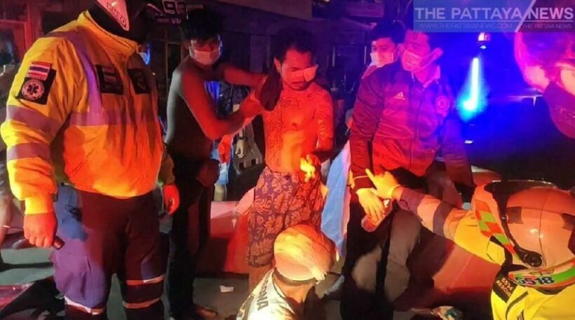 Angry passenger attacks motorbike driver following collision in Pattaya – VIDEO