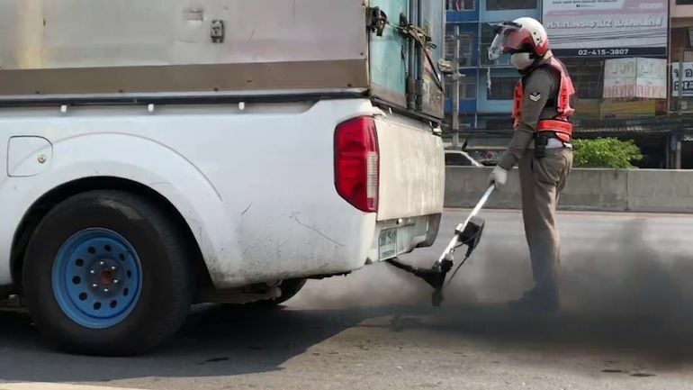 Owners of vehicles emitting black smoke to be fined up to 5,000 baht