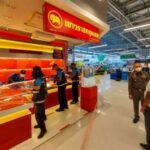 Police search for man who allegedly stole 1.9 million baht worth of gold at gunpoint | Thaiger