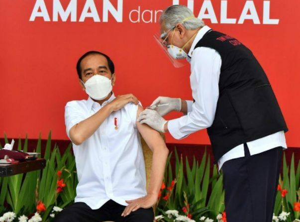 Indonesia rolls out Covid-19 vaccinations, president gets first dose