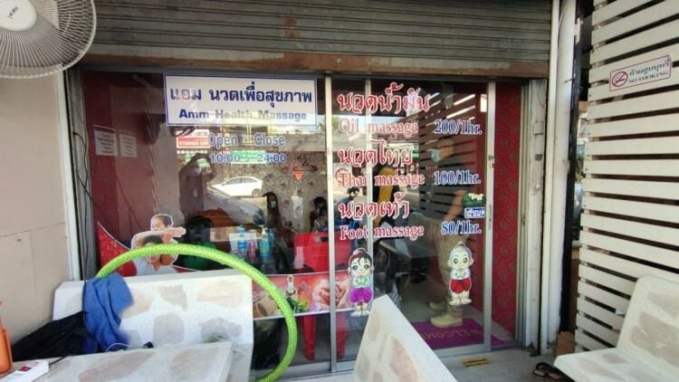 Pattaya massage shop raided for allegedly violating closure order