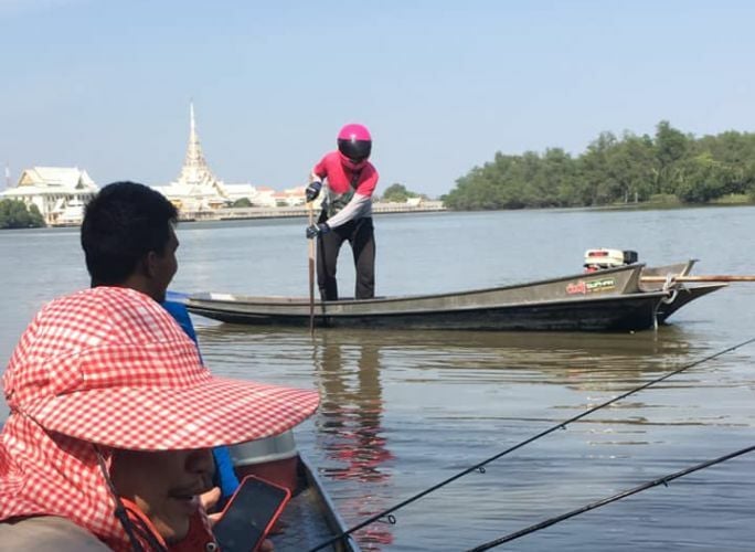 Foodpanda driver boats across river to deliver an order