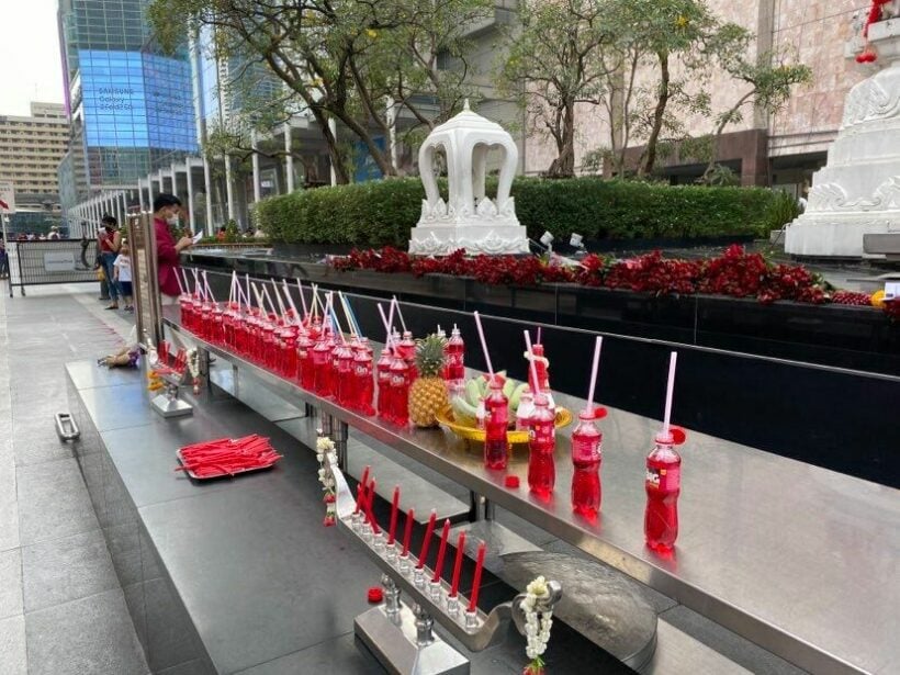 Thais pray at Bangkok's shrine of love during Valentine's weekend | News by Thaiger