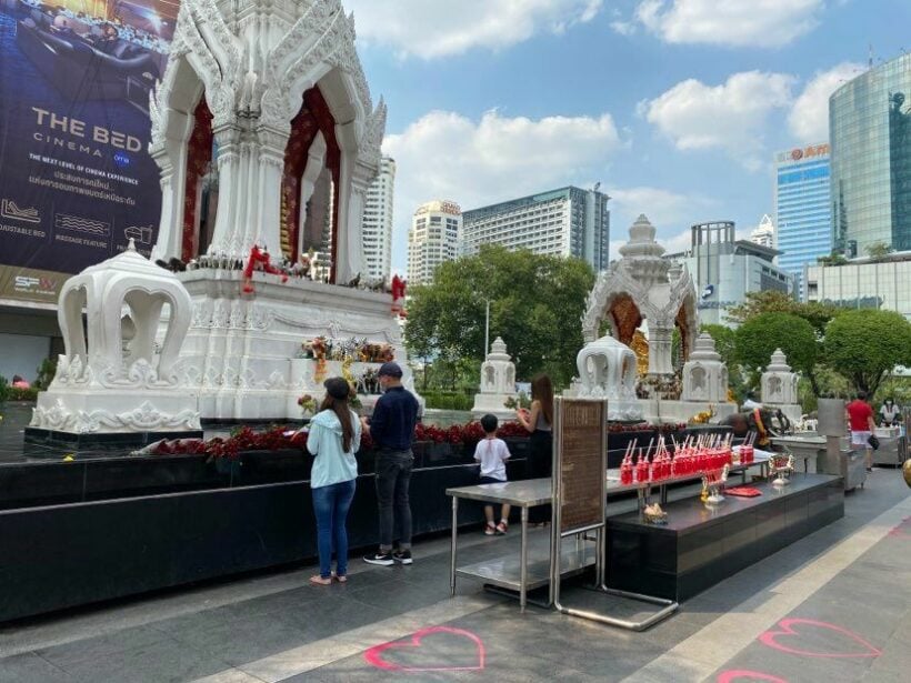 Thais pray at Bangkok's shrine of love during Valentine's weekend | Thaiger