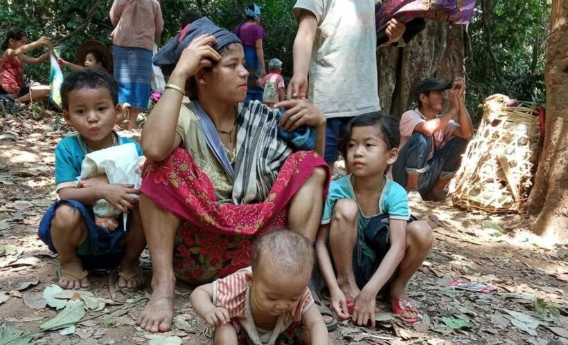 Thousands of displaced Burmese flee to Thailand following military air strikes