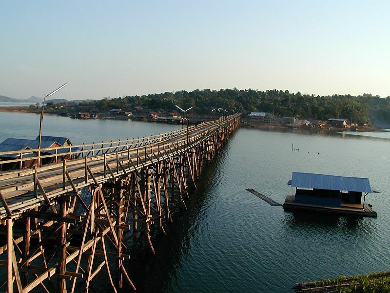 Burmese migrants arrested after wading across border river